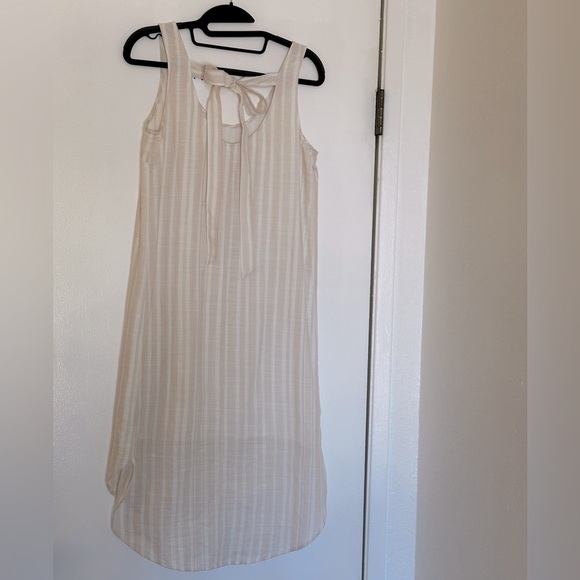 Anthropologie Cloth & Stone Bow Tied
Chambray Tunic Dress striped - Picture 10 of 11